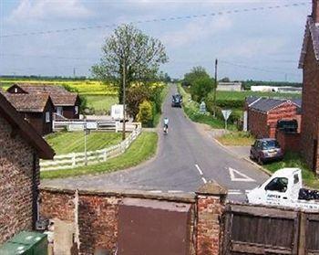 Thompsons Arms Hotel Flaxton Buitenkant foto